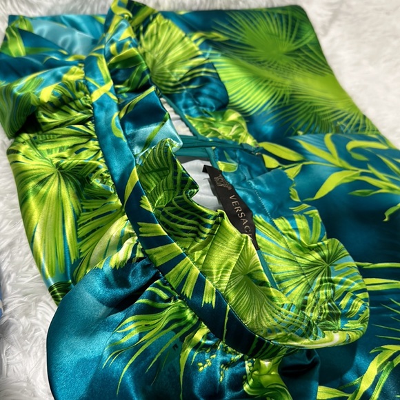 Versace Tropical Print Mini Skirt - Size 44 (US size 10) - Picture 4 of 16